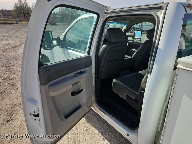 image for item EO4814 2013 Chevrolet Silverado 2500HD Crew Cab utility bed pickup truck