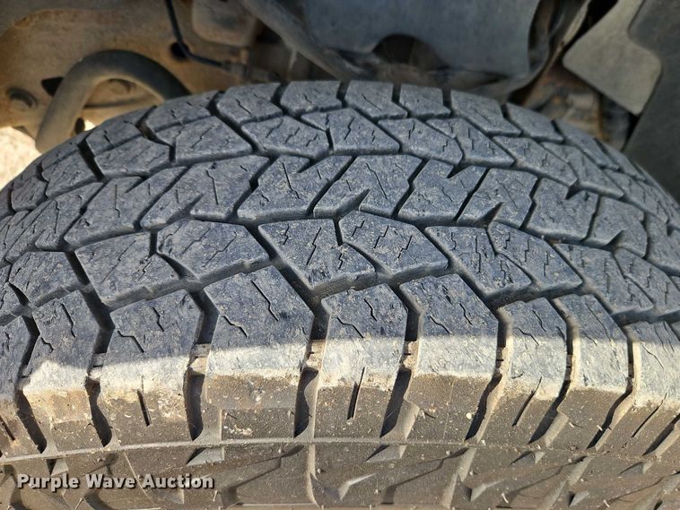 image for item EO4814 2013 Chevrolet Silverado 2500HD Crew Cab utility bed pickup truck