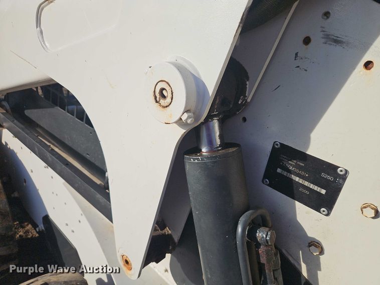 image for item EO4819 2009 Bobcat S250 skid steer loader