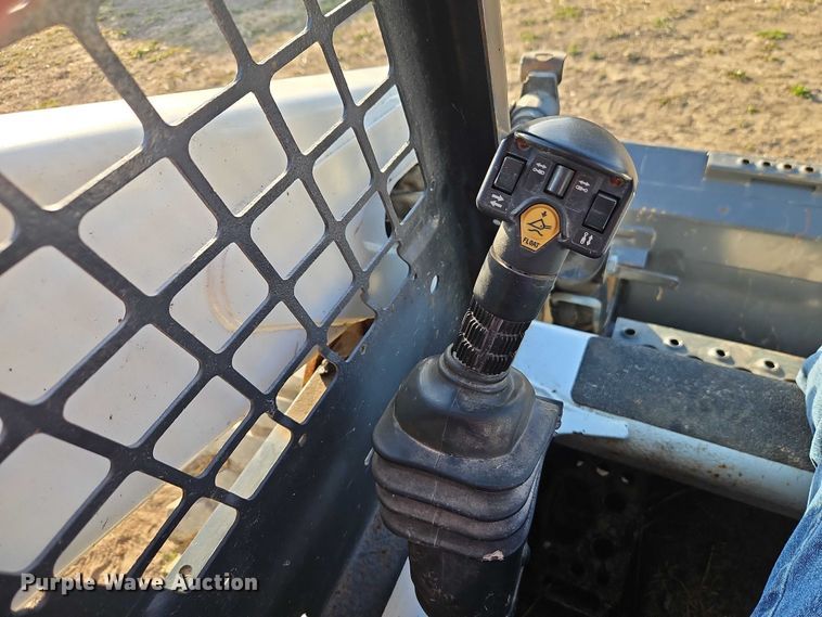 image for item EO4819 2009 Bobcat S250 skid steer loader