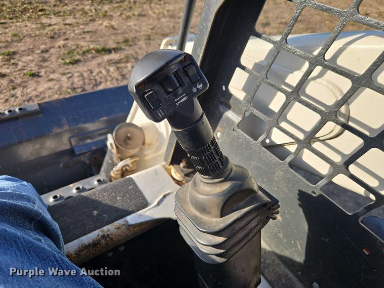 image for item EO4819 2009 Bobcat S250 skid steer loader