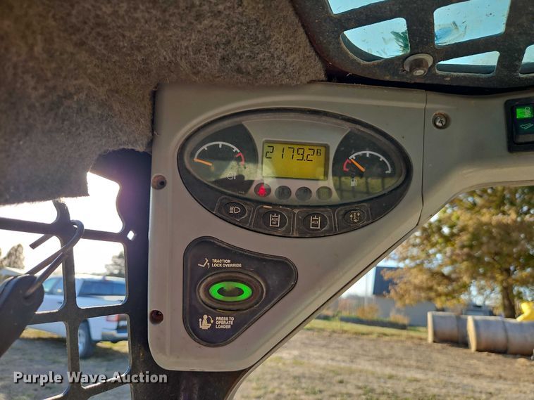 image for item EO4819 2009 Bobcat S250 skid steer loader