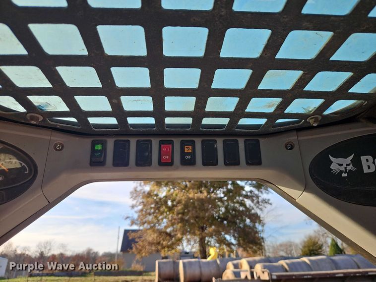 image for item EO4819 2009 Bobcat S250 skid steer loader