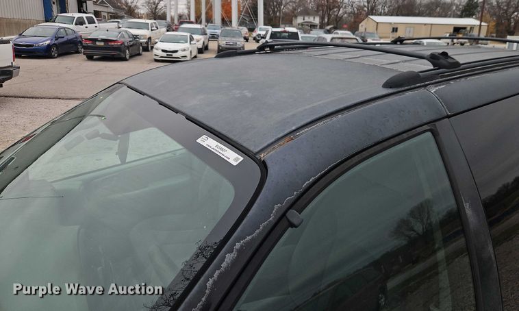 image for item EO4827 2005 Chrysler Town And Country van