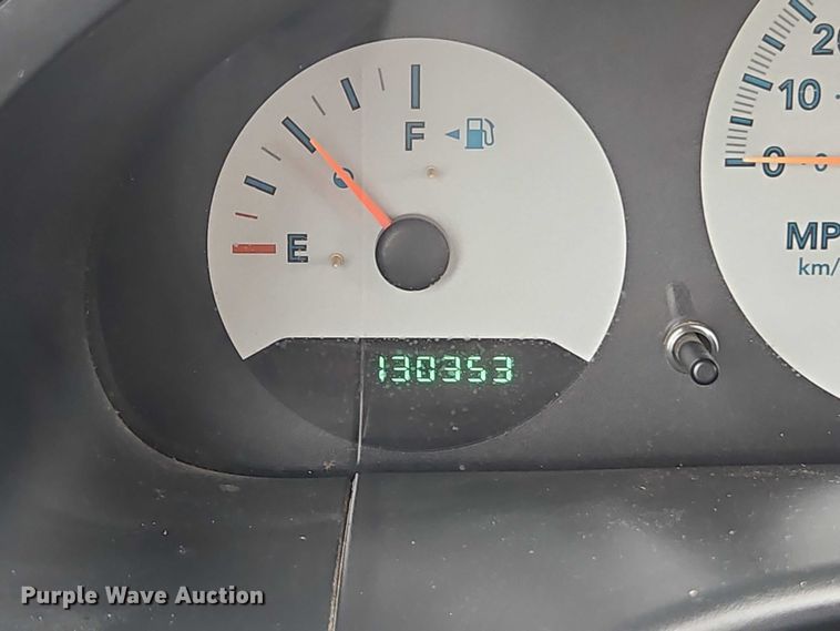 image for item EO4827 2005 Chrysler Town And Country van