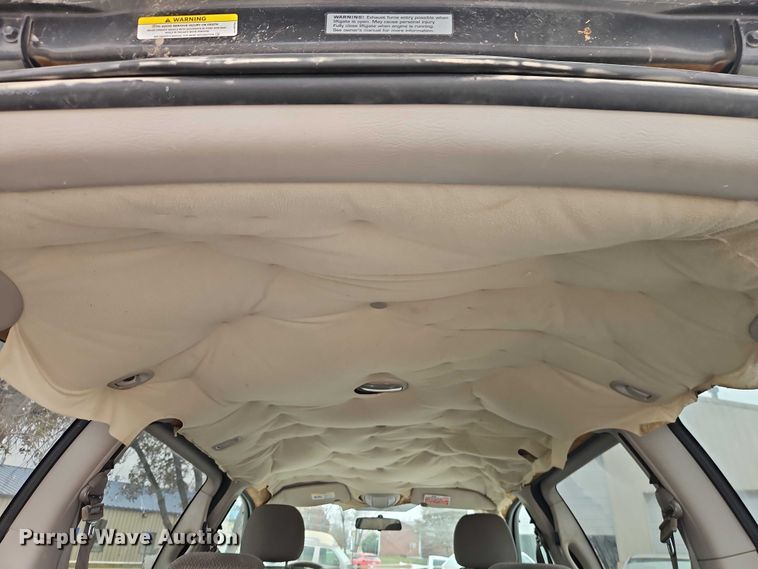 image for item EO4827 2005 Chrysler Town And Country van