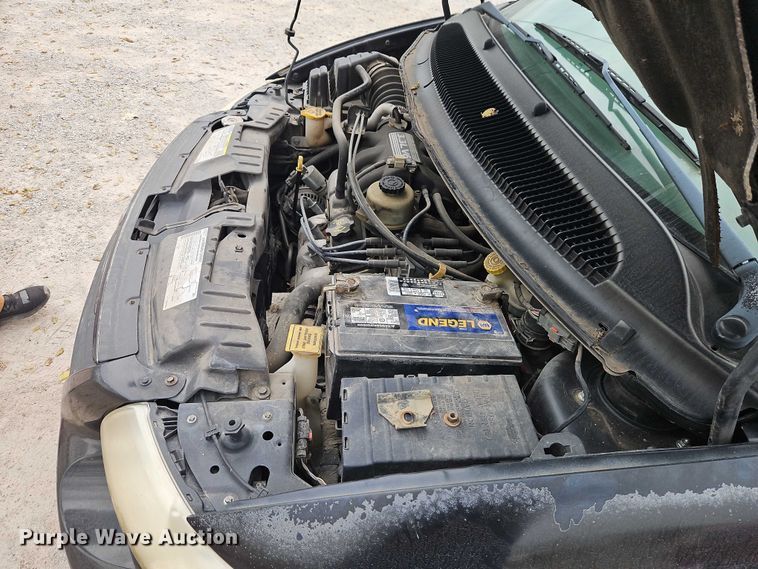 image for item EO4827 2005 Chrysler Town And Country van