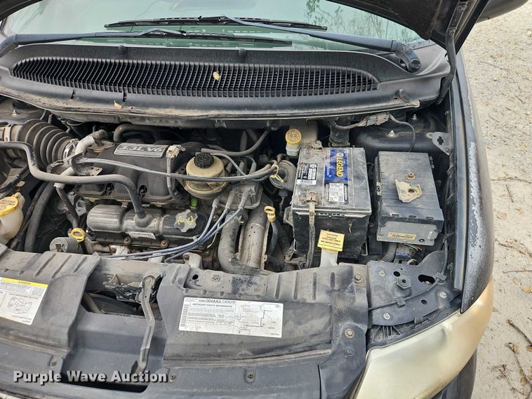 image for item EO4827 2005 Chrysler Town And Country van