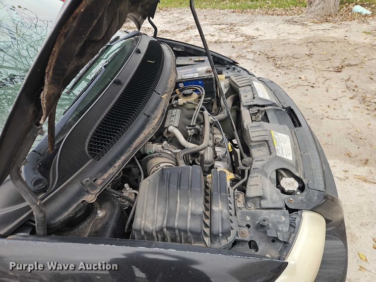 image for item EO4827 2005 Chrysler Town And Country van