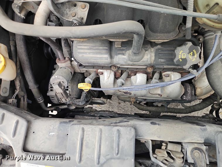 image for item EO4827 2005 Chrysler Town And Country van