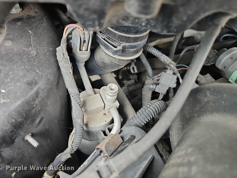 image for item EO4827 2005 Chrysler Town And Country van