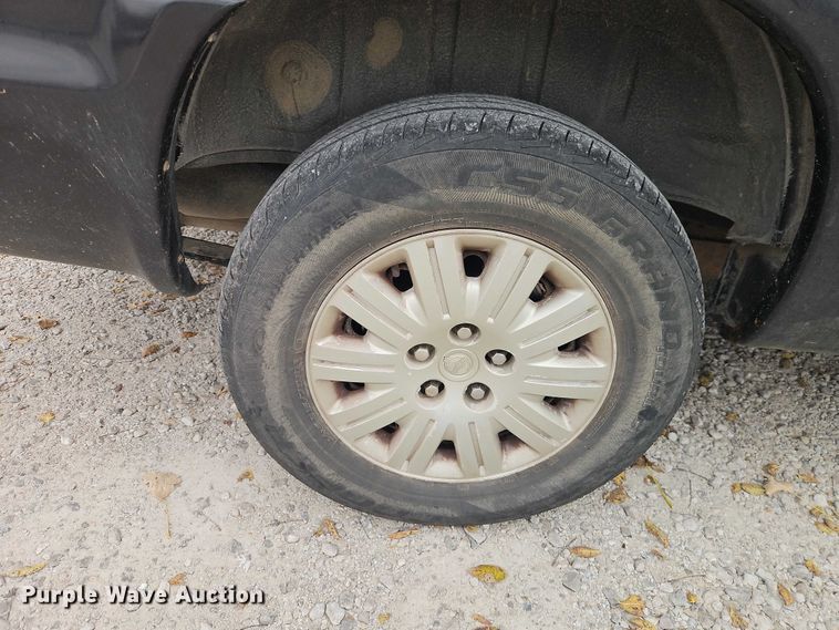 image for item EO4827 2005 Chrysler Town And Country van