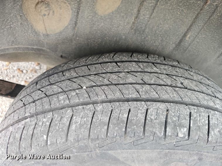 image for item EO4827 2005 Chrysler Town And Country van