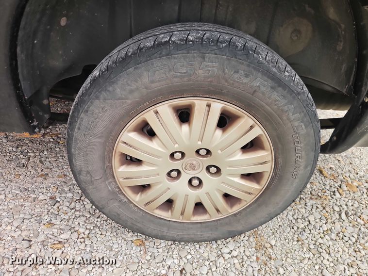 image for item EO4827 2005 Chrysler Town And Country van