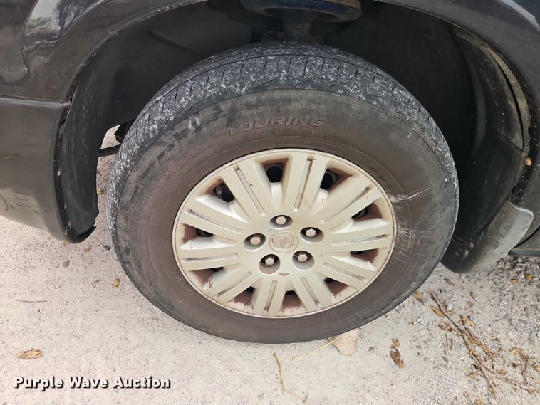 image for item EO4827 2005 Chrysler Town And Country van