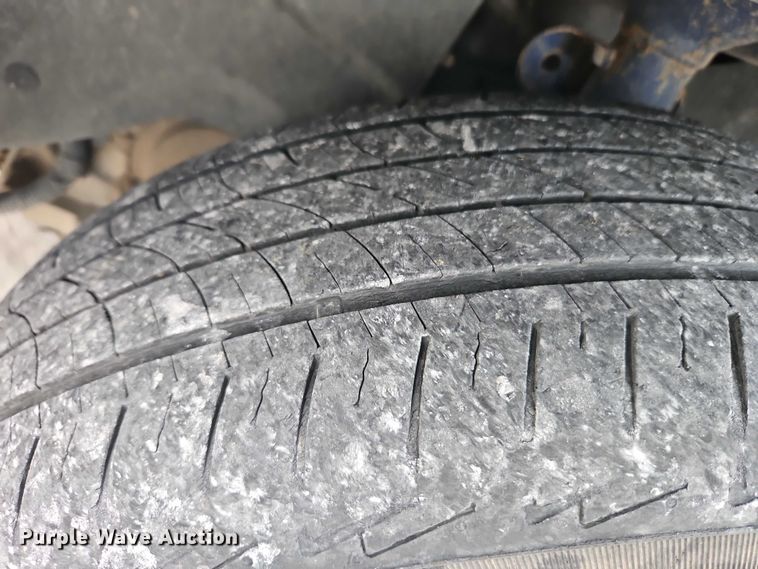 image for item EO4827 2005 Chrysler Town And Country van