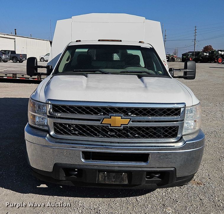 image for item EO4829 2014 Chevrolet Silverado 3500HD utility bed pickup truck