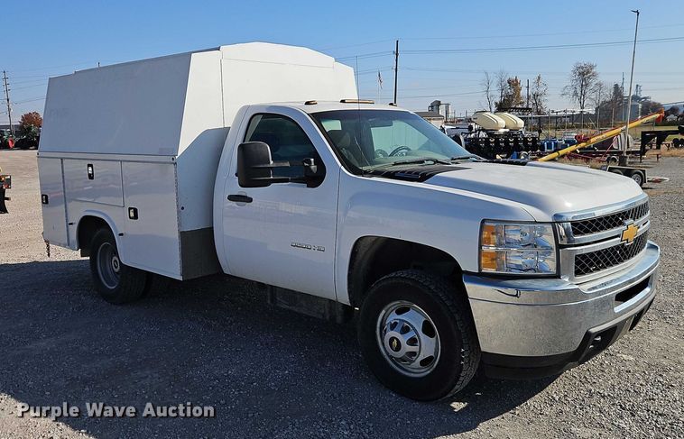 image for item EO4829 2014 Chevrolet Silverado 3500HD utility bed pickup truck