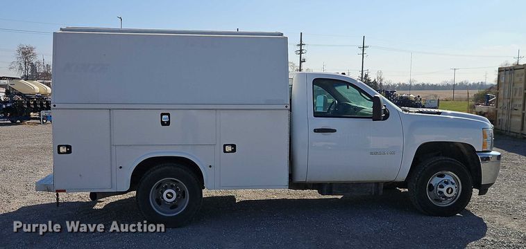 image for item EO4829 2014 Chevrolet Silverado 3500HD utility bed pickup truck
