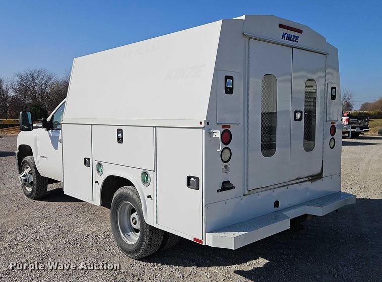 image for item EO4829 2014 Chevrolet Silverado 3500HD utility bed pickup truck