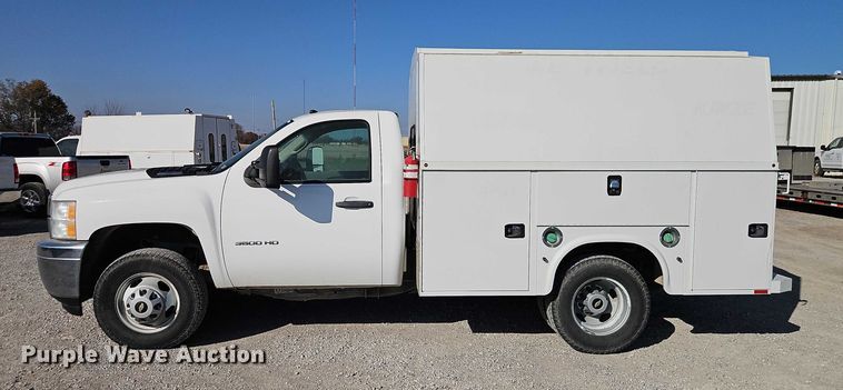 image for item EO4829 2014 Chevrolet Silverado 3500HD utility bed pickup truck