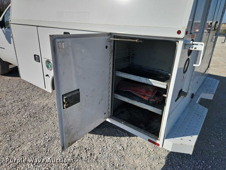 image for item EO4829 2014 Chevrolet Silverado 3500HD utility bed pickup truck