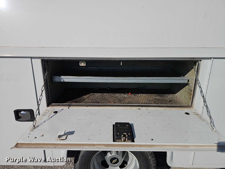 image for item EO4829 2014 Chevrolet Silverado 3500HD utility bed pickup truck