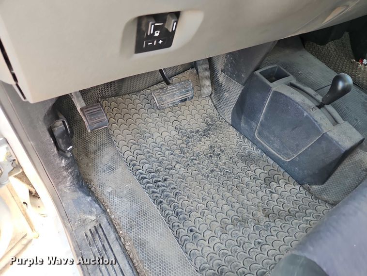 image for item EO4829 2014 Chevrolet Silverado 3500HD utility bed pickup truck