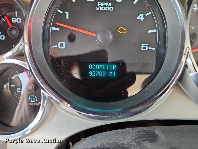 image for item EO4829 2014 Chevrolet Silverado 3500HD utility bed pickup truck