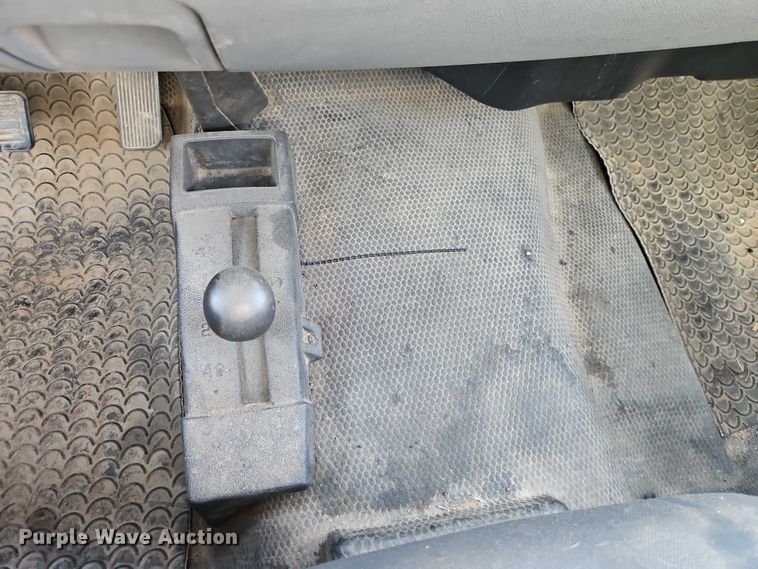 image for item EO4829 2014 Chevrolet Silverado 3500HD utility bed pickup truck