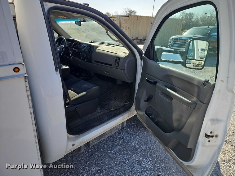 image for item EO4829 2014 Chevrolet Silverado 3500HD utility bed pickup truck