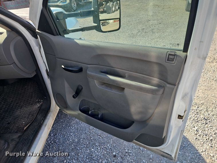 image for item EO4829 2014 Chevrolet Silverado 3500HD utility bed pickup truck