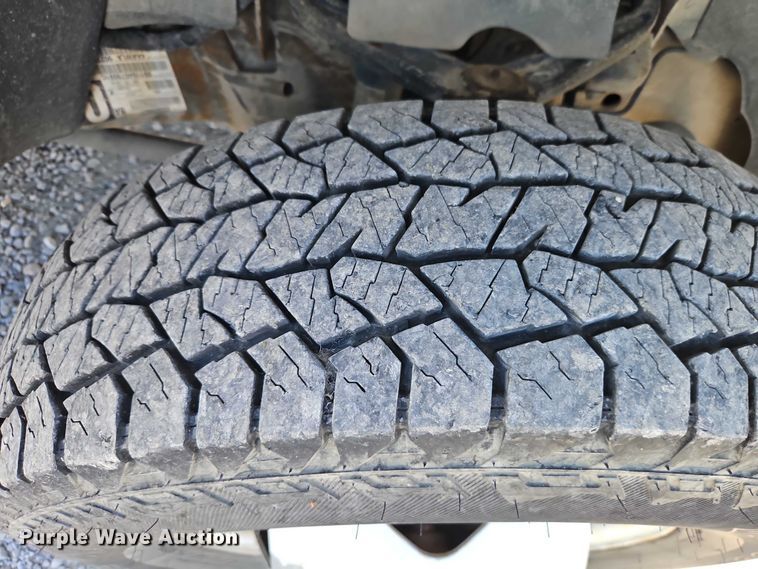 image for item EO4829 2014 Chevrolet Silverado 3500HD utility bed pickup truck