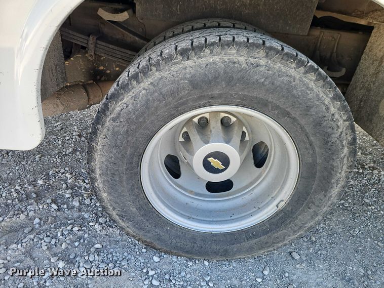 image for item EO4829 2014 Chevrolet Silverado 3500HD utility bed pickup truck