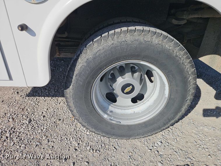 image for item EO4829 2014 Chevrolet Silverado 3500HD utility bed pickup truck