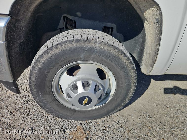 image for item EO4829 2014 Chevrolet Silverado 3500HD utility bed pickup truck