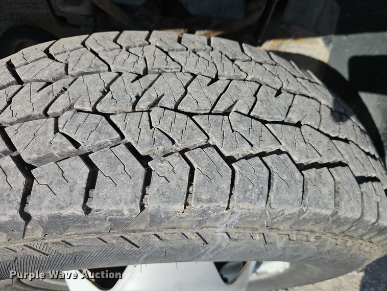 image for item EO4829 2014 Chevrolet Silverado 3500HD utility bed pickup truck