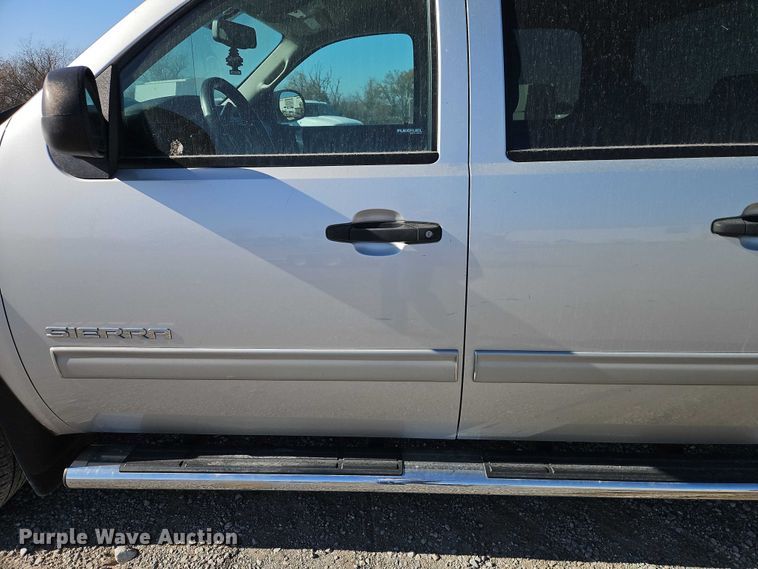 image for item EO4831 2013 GMC Sierra 1500 SLE Crew Cab pickup truck