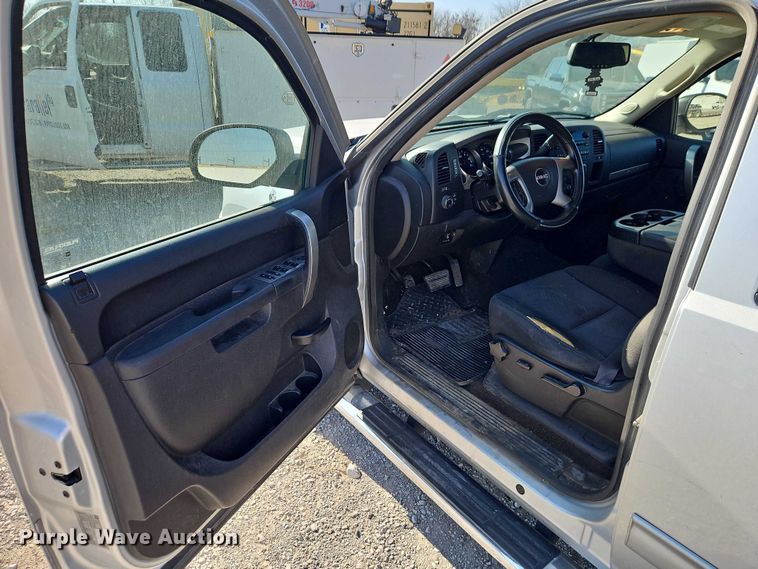 image for item EO4831 2013 GMC Sierra 1500 SLE Crew Cab pickup truck