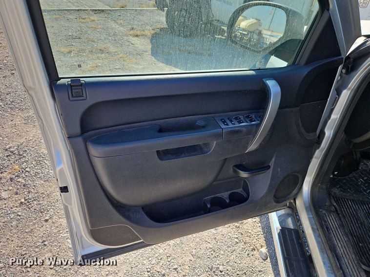 image for item EO4831 2013 GMC Sierra 1500 SLE Crew Cab pickup truck