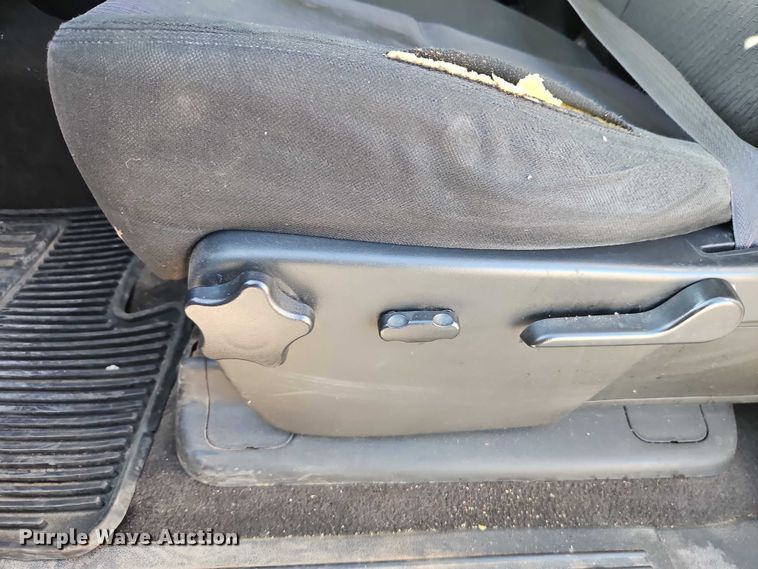 image for item EO4831 2013 GMC Sierra 1500 SLE Crew Cab pickup truck