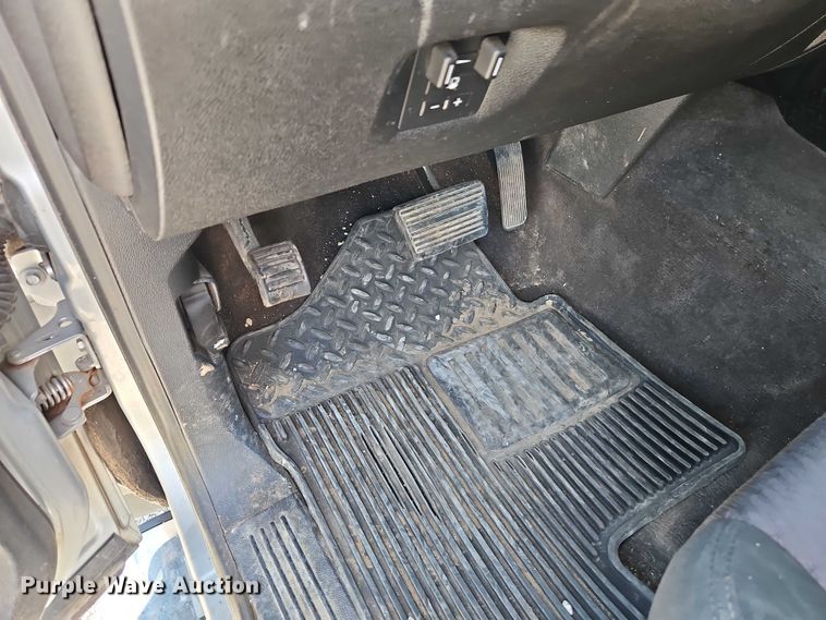 image for item EO4831 2013 GMC Sierra 1500 SLE Crew Cab pickup truck