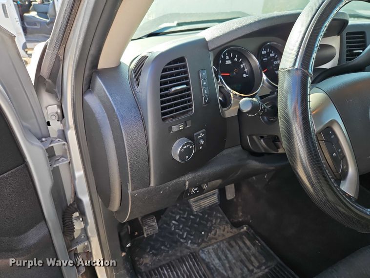 image for item EO4831 2013 GMC Sierra 1500 SLE Crew Cab pickup truck