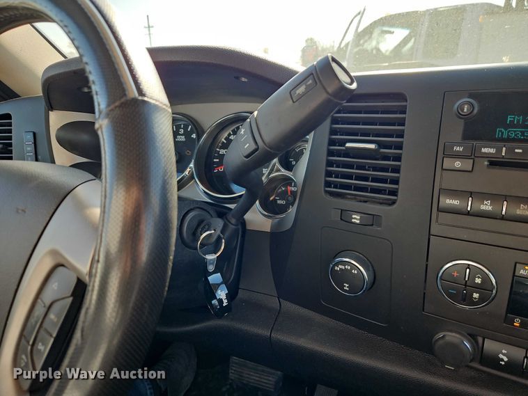 image for item EO4831 2013 GMC Sierra 1500 SLE Crew Cab pickup truck