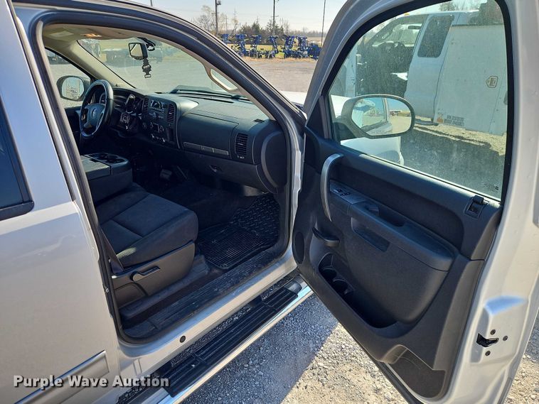 image for item EO4831 2013 GMC Sierra 1500 SLE Crew Cab pickup truck