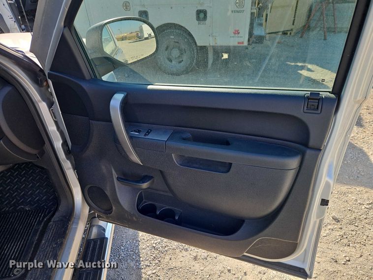 image for item EO4831 2013 GMC Sierra 1500 SLE Crew Cab pickup truck