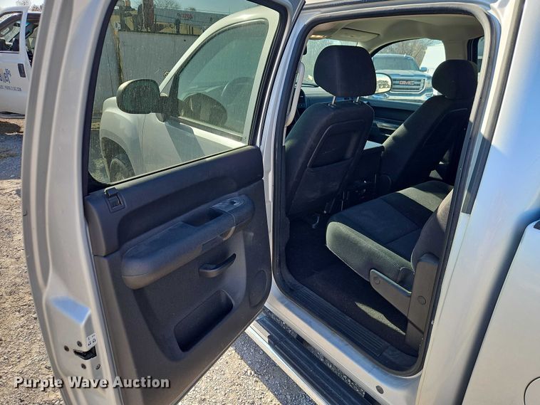 image for item EO4831 2013 GMC Sierra 1500 SLE Crew Cab pickup truck