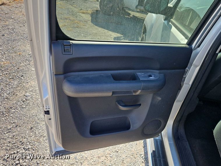 image for item EO4831 2013 GMC Sierra 1500 SLE Crew Cab pickup truck