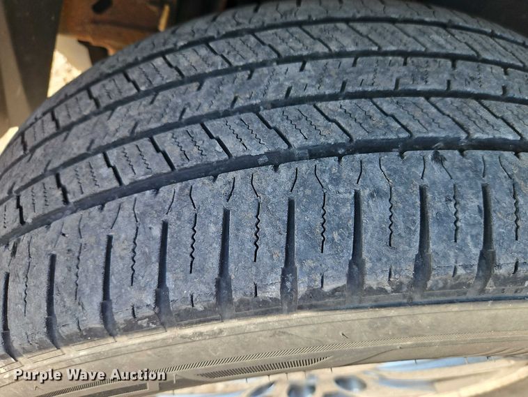 image for item EO4831 2013 GMC Sierra 1500 SLE Crew Cab pickup truck