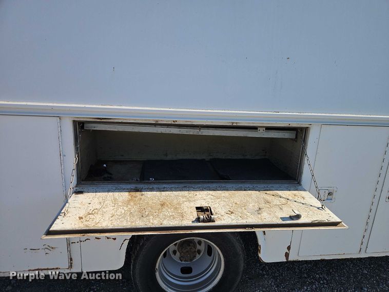 image for item EO4832 2011 Ford F350 Super Duty  utility bed pickup truck